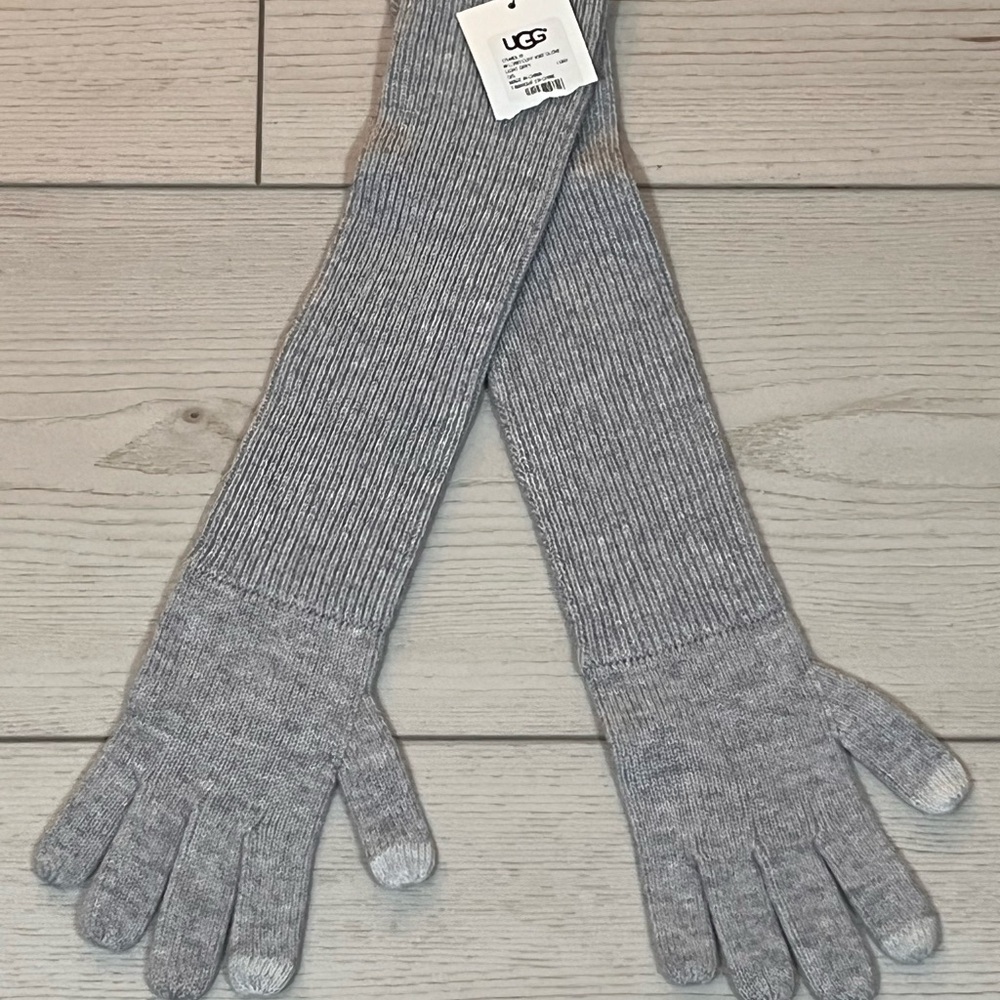 UGG Light Grey Ribbed Knit Long Cuff Tech Gloves